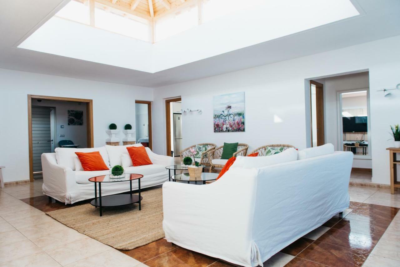 Eco Villa White Suite With Climatized Pool Caleta De Fuste Kültér fotó